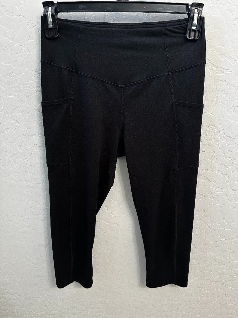 Maurices- Capri Leggings- Size Medium- Black- Like New